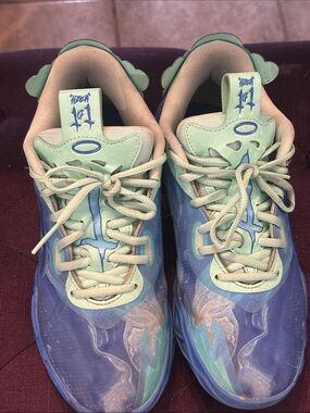 LAMELO BALL MB.04 LOW ULTRA BLUE SHOES